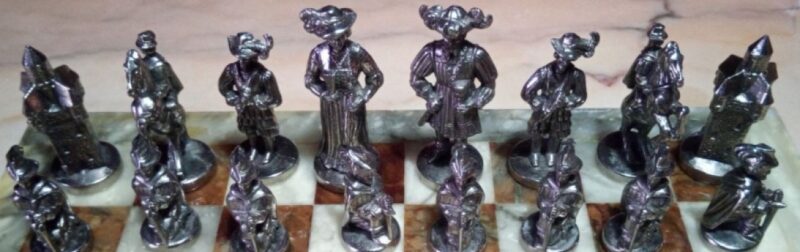 Jeu d’échecs en bronze avec échiquier en marbre