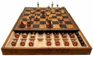 Jeu d'Échecs Flowered - Échiquier - Backgammon et Jeu de dames en similicuir avec rangement & Pièces en bois et métal