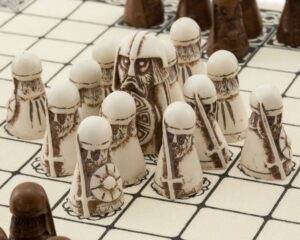 Jeu Viking - Hnefatafl - Pièces en résine & Surface de jeu en Lin