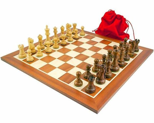 Ensemble "Jacob Knight" Echiquier en Bois d'Erable et Acajou, Jeu d'Echecs en Bois de Rose Doré et Buis & Sachet de Rangement