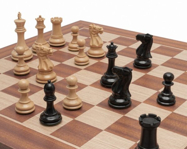 Jeu d'Échecs Classique Windsor -  Échiquier en bois d'Acajou et Bouleau & Pièces en Bois de Buis et Ébène