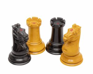 Jeu d'échecs Harrwitz Staunton de Luxe - Échiquier en bois d'Anegre noir et Erable & Pièces en Bois de Buis et Ébène