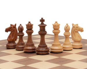 Jeu d'échecs Trapani - Échiquier en Erable et Noyer & Pièces en Acacia et Bois de Buis