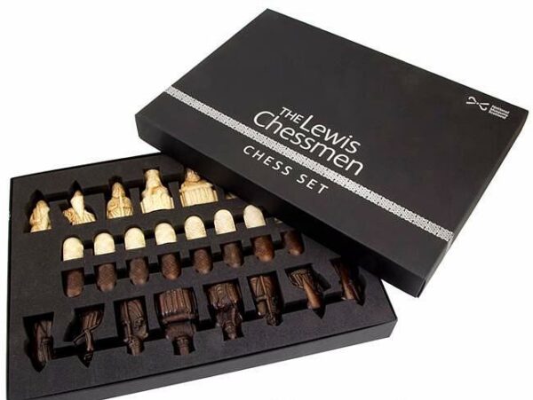 Jeu d'Echecs "Ile de Lewis I" en Résine